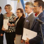 Promesy na usuwanie skutków klęsk żywiołowych. Wręczenia promes dokonali: Bartłomiej Dorywalski – wicewojewoda świętokrzyski, Agata Wojtyszek – wojewoda świętokrzyski, Krzysztof Słoń - senator PiS / Wiktor Taszłow / Radio Kielce