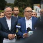 Inauguracja kampanii wyborczej Koalicji ObywatelskiejNa zdjęciu (na pierwszym planie): Bartłomiej Sienkiewicz – kandydat KO, Artur Gierada – poseł / Wiktor Taszłow / Radio Kielce