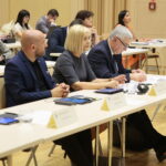 Sesja Sejmiku Województwa Świętokrzyskiego. Na zdjęciu: Mariusz Gosek - członek Zarządu Województwa Świętokrzyskiego, Renata Janik - wicemarszałek województwa świętokrzyskiego, Andrzej Bętkowski - marszałek województwa świętokrzyskiego / Wiktor Taszłow / Radio Kielce