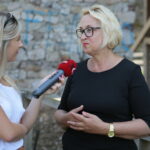 Tajemnicze podziemia w Bodzentynie.Na zdjęciu: Urszula Oettingen / Wiktor Taszłow / Radio Kielce