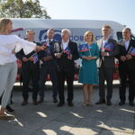 Prezentacja "PiS-busa". Na zdjęciu od lewej: Monika Słoniewska – radna, Maksymilian Ślusarczyk - mecenas, Marek Kwitek – poseł, Michał Cieślak – poseł, Krzysztof Lipiec - poseł PiS, Anna Krupka - wiceminister sportu i turystyki, Krzysztof Słoń - senator Rzeczypospolitej Polskiej, Bogdan Latosiński – poseł PiS, Patrycja Iwańska-Bęben / Wiktor Taszłow / Radio Kielce