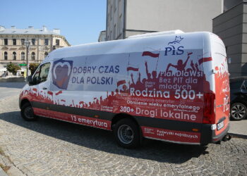 Prezentacja "PiS-busa" / Wiktor Taszłow / Radio Kielce