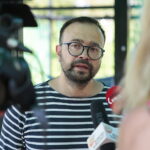 Strefa relaksu w Dolinie Silnicy. Na zdjęciu: Jakub Szczęsny - projektant / Wiktor Taszłow / Radio Kielce