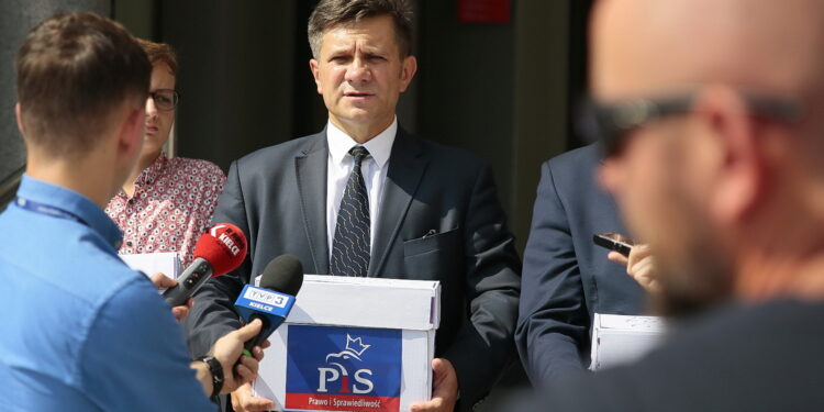 Problemy senatora w klubie parlamentarnym. Jest decyzja