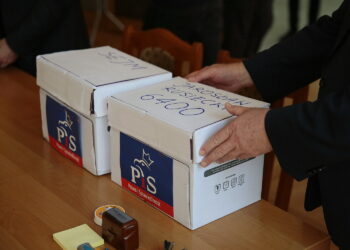 Rejestracja list wyborczych PiS w siedzibie lokalnej KBW / Wiktor Taszłow / Radio Kielce