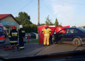 Oleśnica. Tragiczne zderzenie samochodu osobowego z motocyklem / KPP w Staszowie