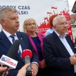 Sandomierz. Prawo i Sprawiedliwość rozpoczyna zbieranie podpisów na Sandomierszczyźnie. Na zdjęciu (od lewej): senator Jarosław Rusiecki, Dorota Stępień-Zająć - kandydatka na posła, poseł Krzysztof Lipiec i wojewoda Agata Wojtyszek / Emilia Sitarska / Radio Kielce