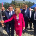 06.09.2019. Sandomierz. Uroczystości 25-lecia istnienia oddziału regionalnego Agencji Restrukturyzacji i Modernizacji Rolnictwa w Kielcach. Od lewej: Zbigniew Piątek - wójt Piekoszowa, Andrzej Kryj - poseł PiS i Anna Krupka - wiceminister sporu i turystyki / Grażyna-Szlęzak-Wójcik / Radio Kielce