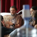 05.09.2019. Kielce. Konferencja przed spektaklem "Hańba" w Teatrze Żeromskiego. Na zdjęciu od lewej: Maciej Podstawny - reżyser, Marta Śniosek-Masacz - kostiumy / Wiktor Taszłow / Radio Kielce