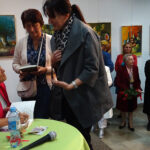 Jędrzejów. Promocja książki „Gdy zakwitną magnolie” Anny Ginter / Ewa Pociejowska-Gawęda / Radio Kielce