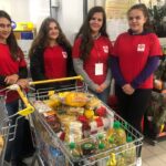 21.09.2019 Sandomierz. Zbiórka żywności - akcja Caritas Diecezji Sandomierskiej. Na zdjęciu wolontariuszki (od lewej): Weronika, Klaudia, Magdalena i Lidia / Grażyna Szlęzak-Wójcik / Radio Kielce