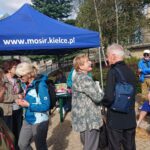 14.09.2019 Kielce. VIII Rodzinny Rajd Pieszy „Kielce znane i nieznane”. Na zdjęciu (po prawej): biskup Marian Florczyk / Dorota Klusek / Radio Kielce