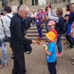 14.09.2019 Kielce. VIII Rodzinny Rajd Pieszy „Kielce znane i nieznane”. Na zdjęciu (po lewej): biskup Marian Florczyk / Dorota Klusek / Radio Kielce