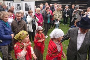 16.09.2019. Bodzentyn. Wystawa „Kupić, nie kupić, potargować można” - jarmark chłopski w Bodzentynie na fotografiach Janusza Buczkowskiego” / Janusz Buczkowski