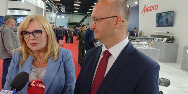 Od lewej: Małgorzata Gosiewska - wicemarszałek Sejmu oraz Piotr Wawrzyk - wiceminister spraw zagranicznych / Wiktor Dziarmaga / Radio Kielce