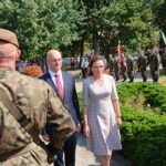 Skarżysko. Wojewódzkie obchody 80. rocznicy wybuchu II wojny światowej. Na zdjęciu od lewej: Piotr Wawrzyk, wiceminister spraw zagranicznych, Agata Wojtyszek - wojewoda świętokrzyski / Anna Głąb / Radio Kielce