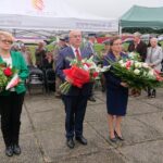 08.09.2019. Starachowice. Uroczystości upamiętniające obronę miasta. Na zdjęciu (od lewej): Ewa Skiba - wiceprezydent Starachowic, Jerzy Materek - członek Zarządu Powiatu Starachowickiego i Agata Wojtyszek - wojewoda świętokrzyski / Anna Głąb / Radio Kielce