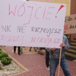 30.09.2019. Bałtów. Demonstracja przed Urzędem Gminy w Bałtowie / Anna Głąb / Radio Kielce