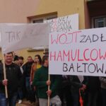 30.09.2019. Bałtów. Demonstracja przed Urzędem Gminy w Bałtowie / Anna Głąb / Radio Kielce