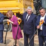 12.09.2019. Włoszczowa. Rozpoczęcie prac przy budowie obwodnicy Włoszczowy. Na zdjęciu od lewej: Bartłomiej Dorywalski - wicewojewoda świętokrzyski, Anna Krupka - wiceminister sportu i turystyki, Andrzej Bętkowski - marszałek województwa świętokrzyskiego, Grzegorz Dziubek - burmistrz Włoszczowy / Ewa Pociejowska-Gawęda / Radio Kielce