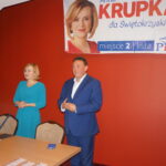 22.09.2019 Przyjmo. Spotkanie wiceminister sportu i turystyki Anny Krupki z  mieszkańcami. Na zdjęciu od lewej: wiceminister sportu i turystyki Anna Krupka i Wojciech Bugaj / Michał Kita / Radio Kielce