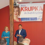 22.09.2019 Przyjmo. Spotkanie wiceminister sportu i turystyki Anny Krupki z  mieszkańcami. Na zdjęciu od lewej: wiceminister sportu i turystyki Anna Krupka i Wojciech Bugaj / Michał Kita / Radio Kielce