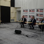 15.09.2019 Kielce. Studio Polityczne Radia Kielce. Na zdjęciu od lewej: Radosław Podsiadły - Radio Kielce, Piotr Wawrzyk - wiceminister spraw zagranicznych, kandydat PiS do Sejmu; Artur Gierada - szef świętokrzyskiej Platformy Obywatelskiej, kandydat KO do Sejmu; Czesław Siekierski - kandydat do Sejmu z listy PSL / Aneta Cielibała-Gil / Radio Kielce
