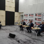15.09.2019 Kielce. Studio Polityczne Radia Kielce. Na zdjęciu od lewej: Radosław Podsiadły - Radio Kielce, Piotr Wawrzyk - wiceminister spraw zagranicznych, kandydat PiS do Sejmu; Artur Gierada - szef świętokrzyskiej Platformy Obywatelskiej, kandydat KO do Sejmu; Czesław Siekierski - kandydat do Sejmu z listy PSL / Aneta Cielibała-Gil / Radio Kielce