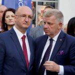 15.09.2019. Busko-Zdrój. Wizyta premiera Mateusza Morawieckiego. Na zdjęciu (od lewej): Piotr Wawrzyk - wiceminister spraw zagranicznych i Jarosław Rusiecki - senator PiS / Piotr Kwaśniewski / Radio Kielce