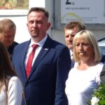 01.09.2019. Jędrzejów. Obchody 80. rocznicy wybuchu II wojny światowej. Na zdjęciu (od lewej): Bartłomiej Dorywalski - wicewojewoda świętokrzyski, Paweł Faryna - starosta jędrzejowski i Maria Barańska - wicestarosta jędrzejowski / Ewa Pociejowska-Gawęda / Radio Kielce