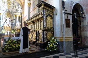 Zabytkowe barokowe organy w kościele klasztornym opactwa Cystersów. Ojciec Grzegorz Brodacki / Ewa Pociejowska-Gawęda / Radio Kielce
