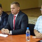 04.09.2019. Oksa. Przedwyborcze spotkanie Jacka Włosowicza i Tomasza Puchrowicza z mieszkańcami. Na zdjęciu (od lewej): Jacek Włosowicz - senator, Tomasz  Puchrowicz - członek Zarządu Powiatu Jędrzejowskiego i Marek Mentel - przewodniczacy Rady Powiatu Jędrzejowskiego / Ewa Pociejowska-Gawęda / Radio Kielce