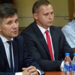 04.09.2019. Oksa. Przedwyborcze spotkanie Jacka Włosowicza i Tomasza Puchrowicza z mieszkańcami. Na zdjęciu (od lewej): Jacek Włosowicz - senator, Tomasz  Puchrowicz - członek Zarządu Powiatu Jędrzejowskiego i Marek Mentel - przewodniczacy Rady Powiatu Jędrzejowskiego / Ewa Pociejowska-Gawęda / Radio Kielce