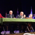 15.09.2019 Jędrzejów. 90-lecie  Powiatowego Koła Pszczelarzy. Na zdjęciu (od lewej): Stanisław Wijas, Piotr Krawczyk - przewodniczący Polskiego Związku Pszczelarskiego z Warszawy, Janusz Stanik - prezes Powiatowego Koła Pszczelarzy w Jędrzejowie, Andrzej Dąbrowski - prezes Świętokrzyskiego Związku Pszczelarzy / Ewa Pociejowska-Gawęda / Radio Kielce