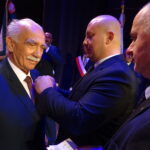 15.09.2019 Jędrzejów. 90-lecie  Powiatowego Koła Pszczelarzy. Odznakę honorową „Zasłużony dla rolnictwa’’ otrzymuje Jan Lato / Ewa Pociejowska-Gawęda / Radio Kielce