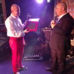 16.09.2019 Jędrzejów. Pożegnanie Lata w Jędrzejowie. Jubileusz 20-lecia istnienia „Kapeli Jędrusie”. Na zdjęciu lider zespołu Michał Siemieniec oraz burmistrz Jędrzejowa - Marcin Piszczek / Ewa Pociejowska-Gawęda / Radio Kielce