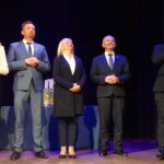 17.09.2019 Jędrzejów. Quiz historyczny „Gramy dla Niepodległej". Na zdjęciu Agata Wojtyszek - wojewoda, Paweł Faryna - starosta jędrzejowski, Maria Barańska - wicestarosta jędrzejowski, Kazimierz Mądzik - świętokrzyski kurator oświaty, Marcin Piszczek - burmistrz Jędrzejowa / Ewa Pociejowska-Gawęda / Radio Kielce