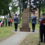 17.09.2019 Oksa. Upamiętnienie żołnierzy Wojska Polskiego i funkcjonariuszy Policji Państwowej. Przemawia Tadeusz Soboń - wójt gminy Oksa / Ewa Pociejowska-Gawęda / Radio Kielce