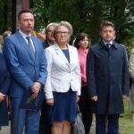 17.09.2019 Oksa. Upamiętnienie żołnierzy Wojska Polskiego i funkcjonariuszy Policji Państwowej. Na zdjęciu (od lewej): Maria Barańska – wicestarosta jędrzejowski, Paweł Faryna - starosta jędrzejowski, Grażyna Szkonter - prezes stowarzyszenia „Rodzina Policyjna”, Bartłomiej Dorywalski – wicewojewoda świętokrzyski i Agata Wojtyszek - wojewoda świętokrzyski / Ewa Pociejowska-Gawęda / Radio Kielce