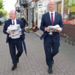 30.09.2019. Jędrzejów. Spotkanie Piotra Wawrzyka z mieszkańcami. Od lewej: Marek Bogusławski - członek Zarządu Województwa Świętokrzyskiego i Piotr Wawrzyk - wiceminister spraw zagranicznych / Ewa Pociejowska-Gawęda / Radio Kielce