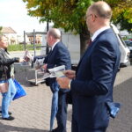 30.09.2019. Jędrzejów. Spotkanie Piotra Wawrzyka z mieszkańcami. Od prawej: Piotr Wawrzyk - wiceminister spraw zagranicznych i Marek Bogusławski - członek Zarządu Województwa Świętokrzyskiego / Ewa Pociejowska-Gawęda / Radio Kielce