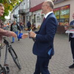 30.09.2019. Jędrzejów. Spotkanie Piotra Wawrzyka z mieszkańcami. Od prawej: Marek Bogusławski - członek Zarządu Województwa Świętokrzyskiego i Piotr Wawrzyk - wiceminister spraw zagranicznych / Ewa Pociejowska-Gawęda / Radio Kielce