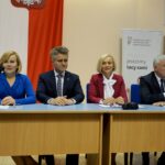 18.09.2019. Kielce. Konferencja „Województwo świętokrzyskie przyjazne organizacjom pozarządowym”. Na zdjęciu (od lewej): Anna Krupka - wiceminister sportu i rekreacji, Krzysztof Słoń - senator PiS, Renata Janik - wicemarszałek województwa świętokrzyskiego i Andrzej Bętkowski - marszałek województwa świętokrzyskiego / Piotr Kwaśniewski / Radio Kielce