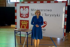 23.09.2019. Kielce. Anna Krupka przekazała kolejne środki na budowę hali sportowej przy X LO w Kielcach. Na zdjęciu: Anna Krupka - wiceminister sportu i turystyki / Piotr Kwaśniewski / Radio Kielce