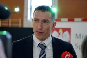 23.09.2019. Kielce. Anna Krupka przekazała kolejne środki na budowę hali sportowej przy X LO w Kielcach. Na zdjęciu: Sławomir Szmal / Piotr Kwaśniewski / Radio Kielce