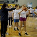 24.09.2019. Kielce. Monika Pyrek prowadzi zajęcia z WF dla uczniów z kieleckich szkół / Piotr Kwaśniewski / Radio Kielce