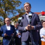 05.09.2019. Kielce. Konferencja w sprawie porozumienia wyborczego ugrupowań w wyborach parlamentarnych. Na zdjęciu (od lewej): Artur Gierada - poseł PO, Adam Jarubas - europoseł i Monika Szafraniec - przewodnicząca Regionu Świętokrzyskiego Komitetu Obrony Demokracji / Michał Kita / Radio Kielce