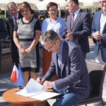 05.09.2019. Kielce. Konferencja w sprawie porozumienia wyborczego ugrupowań w wyborach parlamentarnych. Na zdjęciu (od lewej): Czesław Siekierski - kandydat do Sejmu z listy PSL, Piotr Dasios - wiceprezydent Ostrowca Świętokrzyskiego, Marzena Dębniak - starosta ostrowiecki, Monika Szafraniec - przewodnicząca Regionu Świętokrzyskiego Komitetu Obrony Demokracji, Andrzej Lasak - naczelnik wydziału w Starostwie Powiatowym w Busku-Zdroju, Edward Rzepka - adwokat, Artur Gierada - poseł PO i Adam Jarubas - europoseł / Radio Kielce