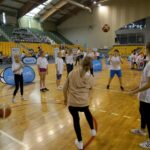 24.09.2019. Kielce. Monika Pyrek prowadzi zajęcia z WF dla uczniów z kieleckich szkół / Piotr Kwaśniewski / Radio Kielce