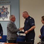 16.09.2019. Kielce. Podpisanie umowy na  budowę nowego komisariatu policji w Chęcinach. Na zdjęciu (od lewej): Łukasz Sarna- komendant Komisariatu Policji w Chęcinach, Ignacy Majewski, przedstawiciel firmy budowlanej Kompens, Paweł Dzierżak - komendant wojewódzki Policji w Kielcach i Agata Wojtyszek - wojewoda świętokrzyski / Michał Kita / Radio Kielce